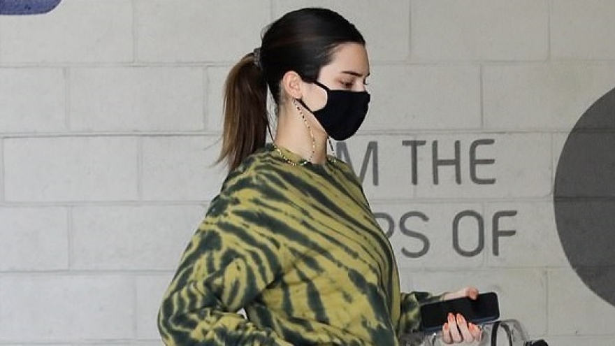 Kendall Jenner mặc đồ bó, khoe dáng thanh mảnh đi tập gym 