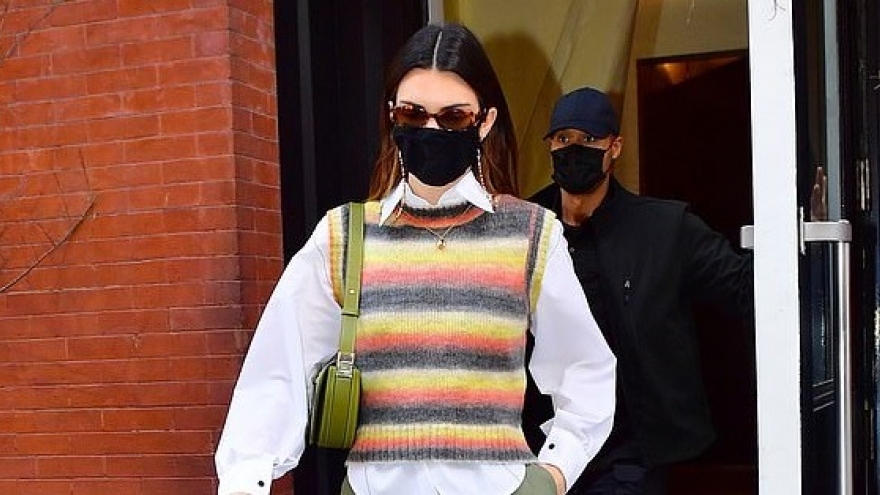 Kendall Jenner diện đồ cá tính đến cuộc họp ngày cuối tuần