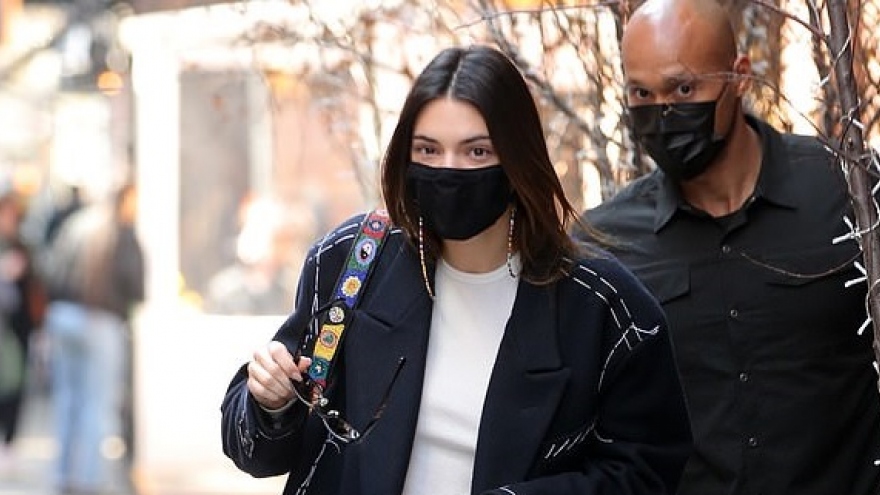 Kendall Jenner diện đồ hiệu sang chảnh đến cuộc họp