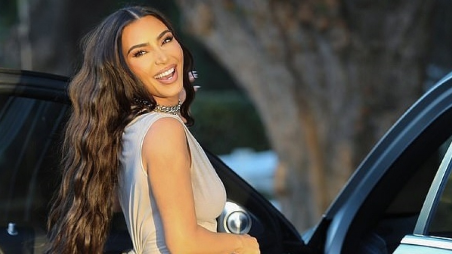 Kim Kardashian rạng rỡ đến dự cuộc họp sau khi ly hôn