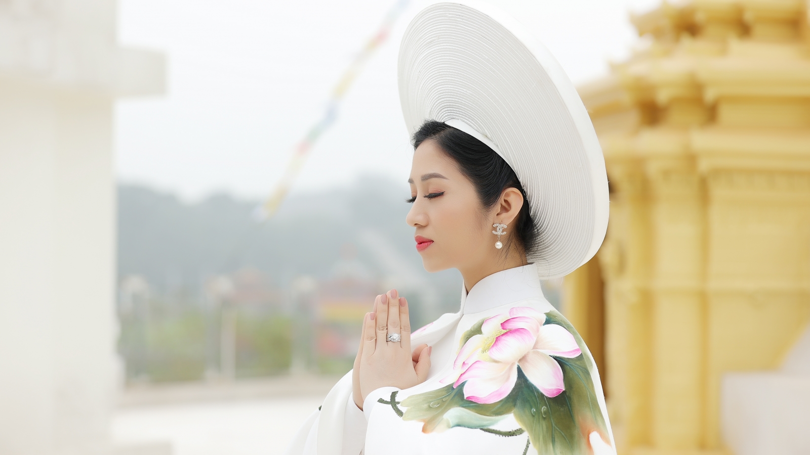 "Sao Mai" Phương Nga ra mắt MV “Quan Âm Mẹ từ bi”