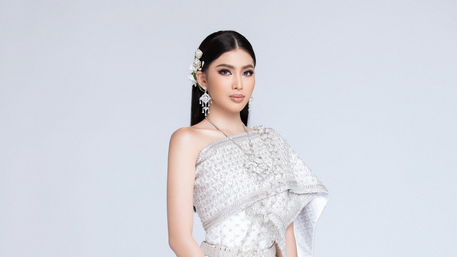 Á hậu Ngọc Thảo “hoá thân” thành cô nàng Thái Lan