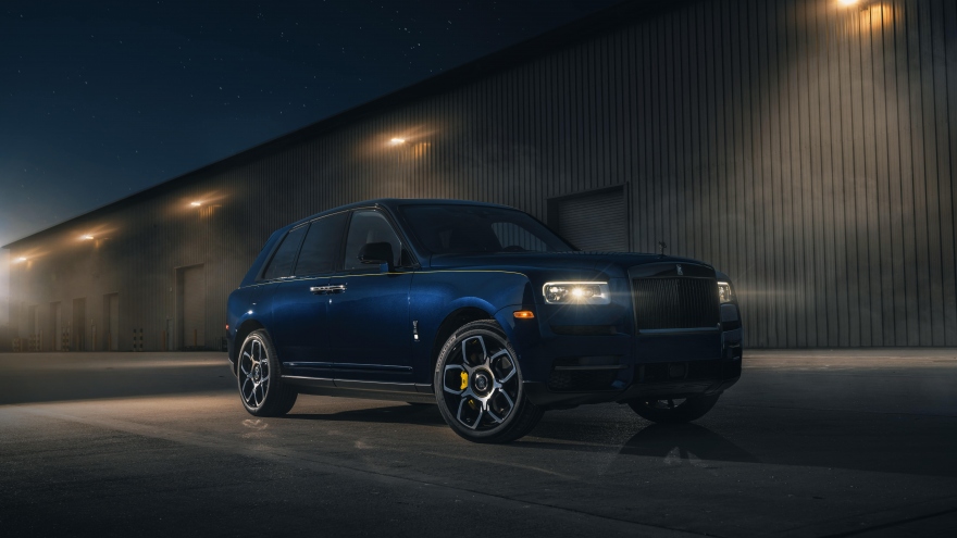 Ngắm Rolls-Royce Cullinan bản cá nhân hóa với màu sơn Pikes Peak Blue