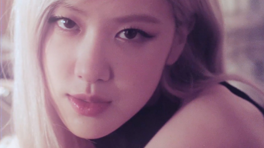 Rosé (BLACKPINK) chính thức phát hành MV solo đầu tiên "On the ground"