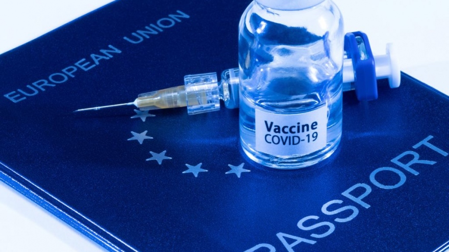 Nhiều quốc gia EU ủng hộ triển khai “hộ chiếu vaccine”