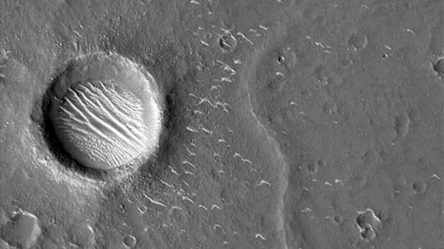Các hình ảnh độ nét cao về sao Hỏa do Trung Quốc công bố