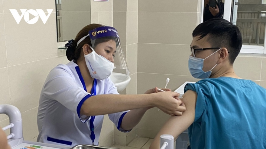 Hanoi and Gia Lai launch COVID-19 vaccination campaign