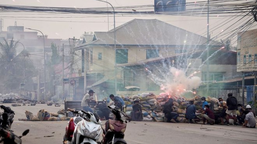 Chính quyền quân sự Myanmar thả hàng trăm người biểu tình