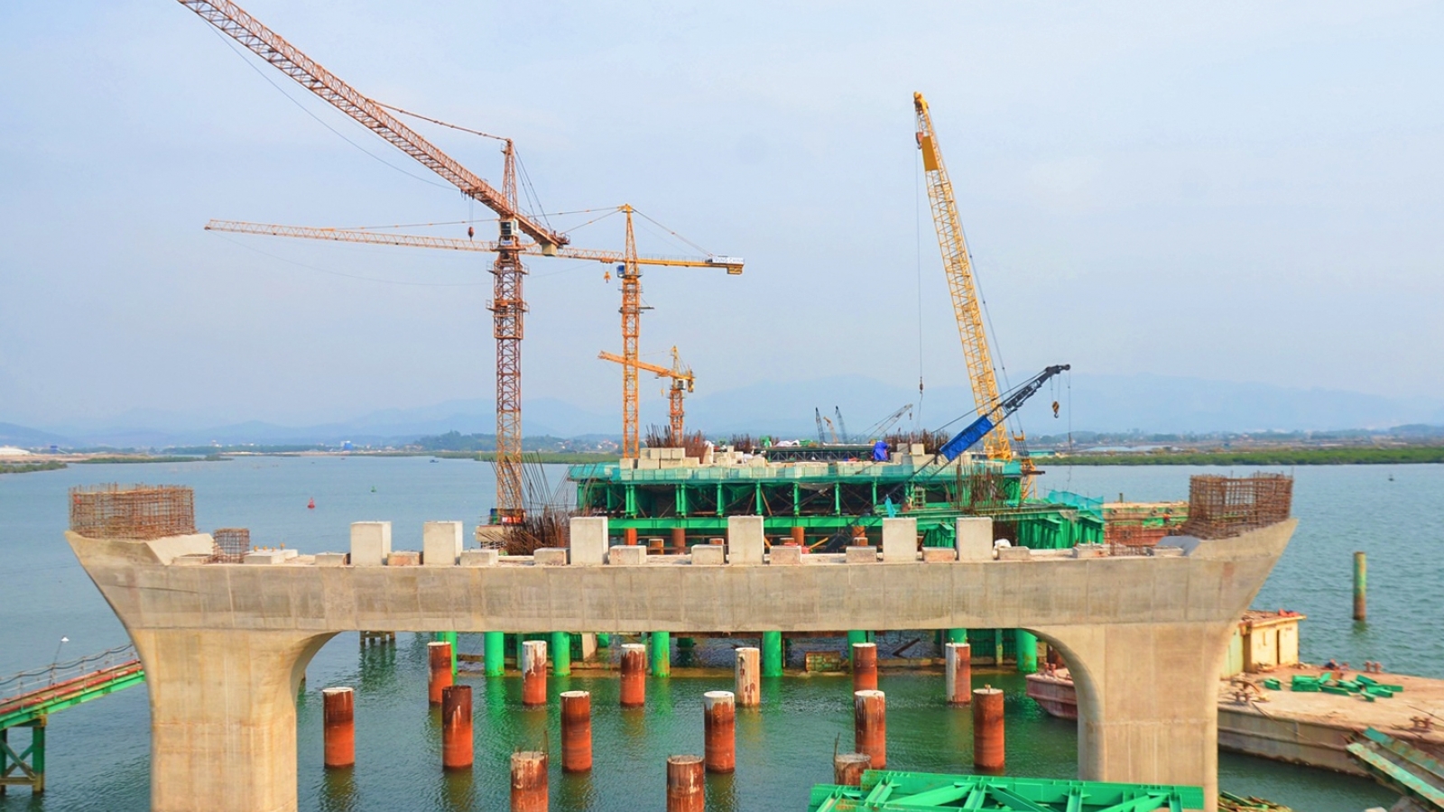 Quảng Ninh tăng tốc các dự án hạ tầng trọng điểm 