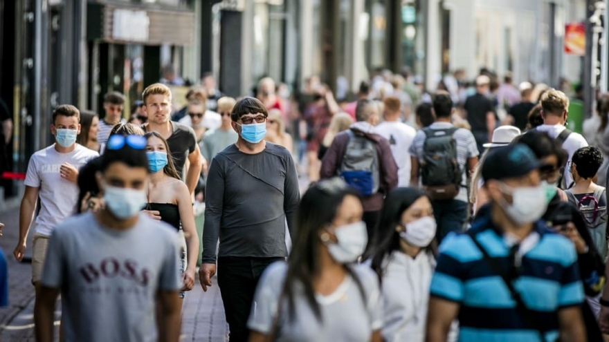 Chuyên gia Trung Quốc: Thế giới cần 2 - 3 năm để đạt miễn dịch cộng đồng