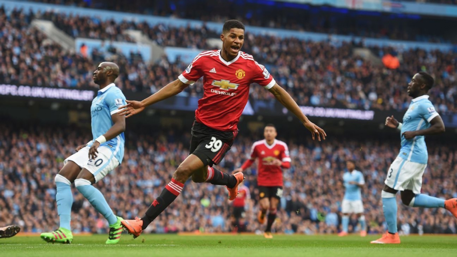 Ngày này năm xưa: Sao trẻ MU tỏa sáng ngay trận derby Manchester đầu tiên 