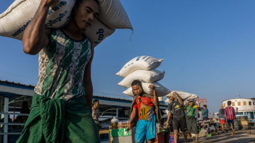 Giá thực phẩm và nhiên liệu ở Myanmar tăng cao sau cuộc đảo chính