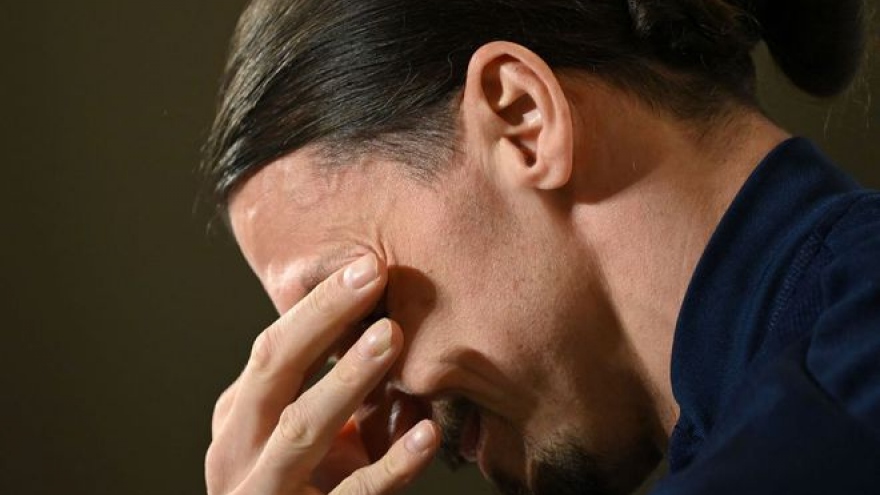 Ibrahimovic bật khóc khi chính thức trở lại ĐT Thụy Điển
