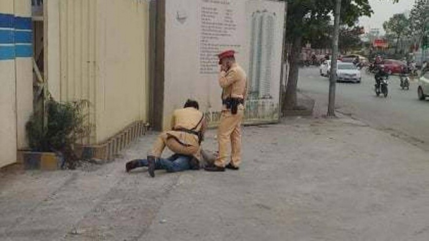 Tài xế say xỉn đấm Thượng úy công an ở Hà Nội