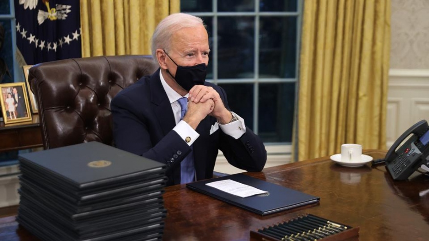 Tổng thống Joe Biden hoan nghênh Thượng viện thông qua dự luật cứu trợ