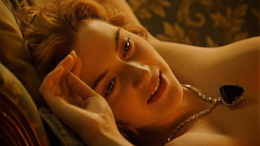 Kate Winslet thấy thoải mái hơn khi quay "cảnh nóng" cùng bạn diễn nữ