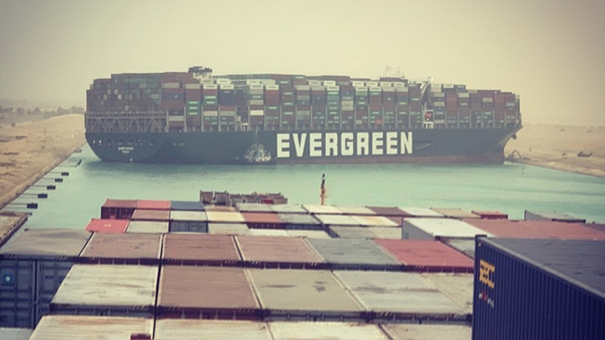 Giao thương quốc tế đình trệ nghiêm trọng do tắc nghẽn tại kênh đào Suez