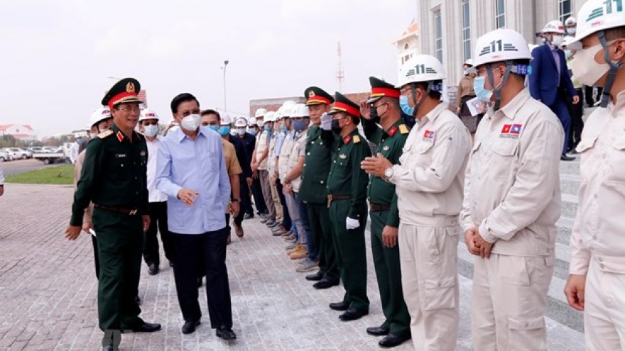 Lao leader hails progress of Vietnamese-funded NA building