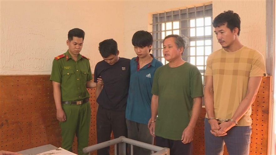 Khởi tố 4 đối tượng có hành vi chống người thi hành công vụ tại Đắk Lắk