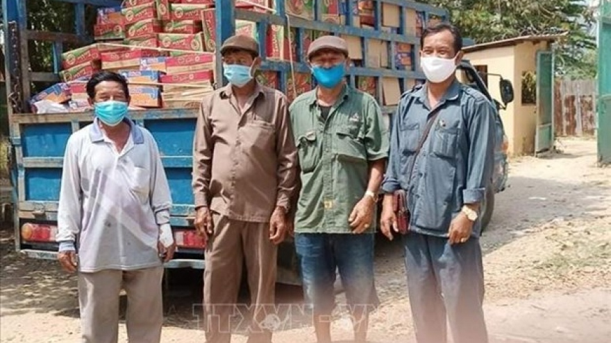 Vietnamese citizens hit by pandemic in Cambodia receive support