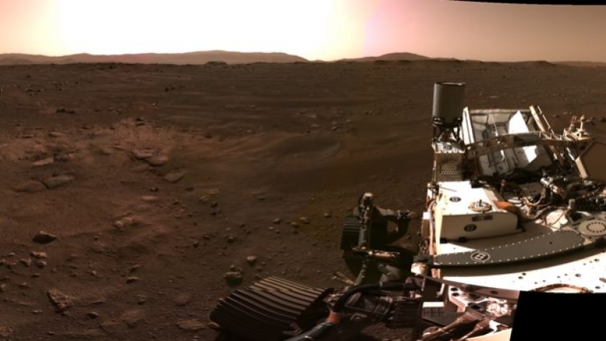 Ảnh toàn cảnh ấn tượng về bề mặt sao Hỏa từ tàu thám hiểm Perseverance