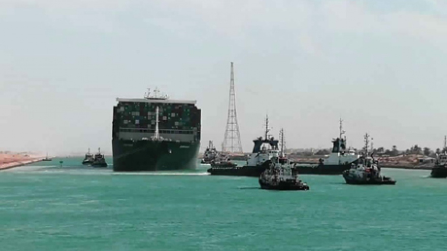 Kênh Suez chính thức hoạt động trở lại