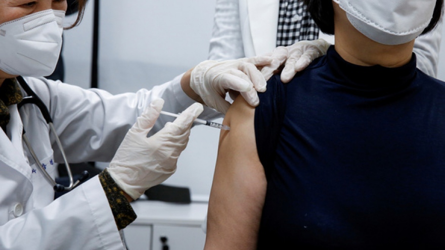 Hai người Hàn Quốc tử vong sau khi tiêm vaccine ngừa Covid-19
