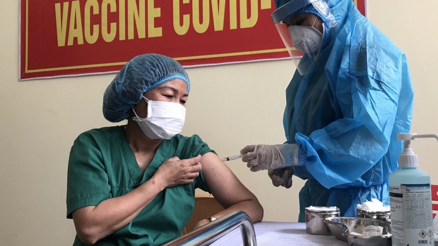 Đà Nẵng tiêm vaccine phòng Covid-19 cho 100 người đầu tiên