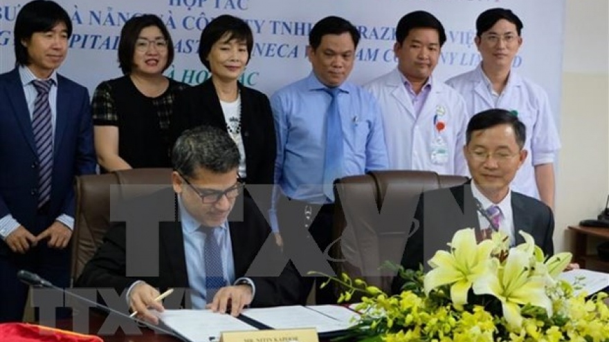 Da Nang hospital, UK firm cooperate in lung cancer treatment capacity building