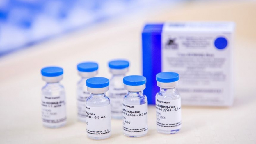 Châu Âu kêu gọi thận trọng với vaccine ngừa Covid-19 của Nga