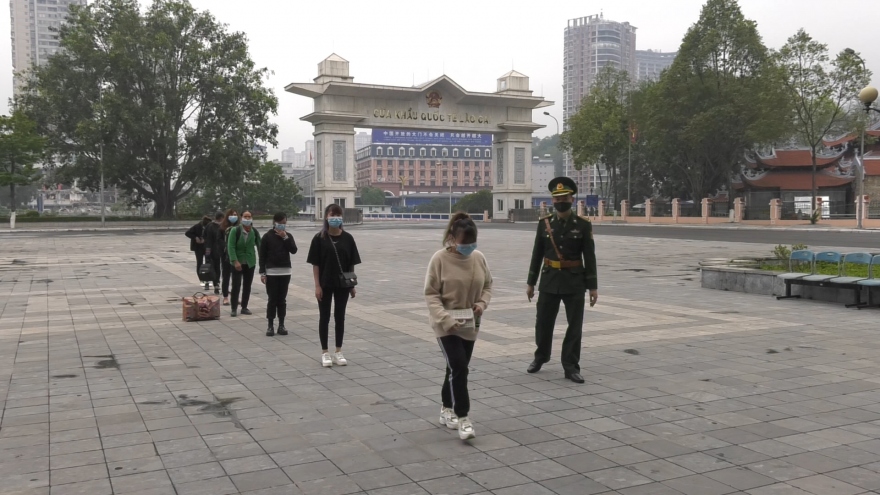 Lào Cai tiếp nhận 8 công dân xuất cảnh trái phép qua Trung Quốc