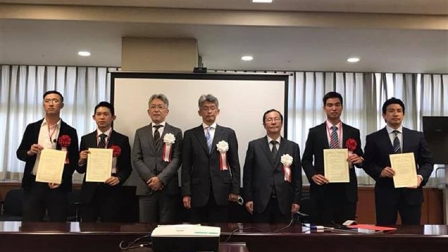 Four Vietnamese honoured as excellent foreign workers in Japan