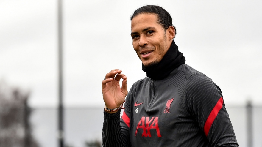 HLV Klopp báo tin không vui về Virgil van Dijk tới CĐV Liverpool