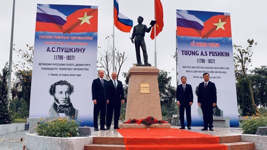 Statue of Pushkin unveiled in Hanoi