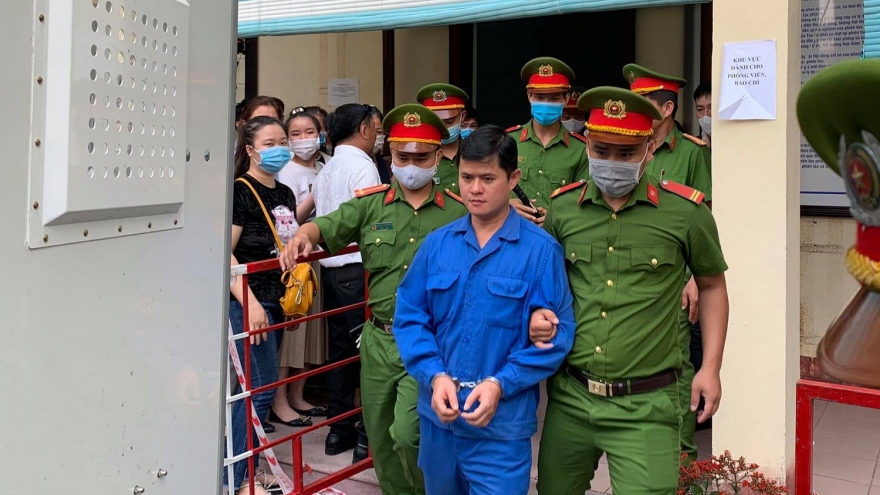 Tuyên phạt bác sĩ hiếp dâm, đánh đập nữ điều dưỡng 6 năm 8 tháng tù giam