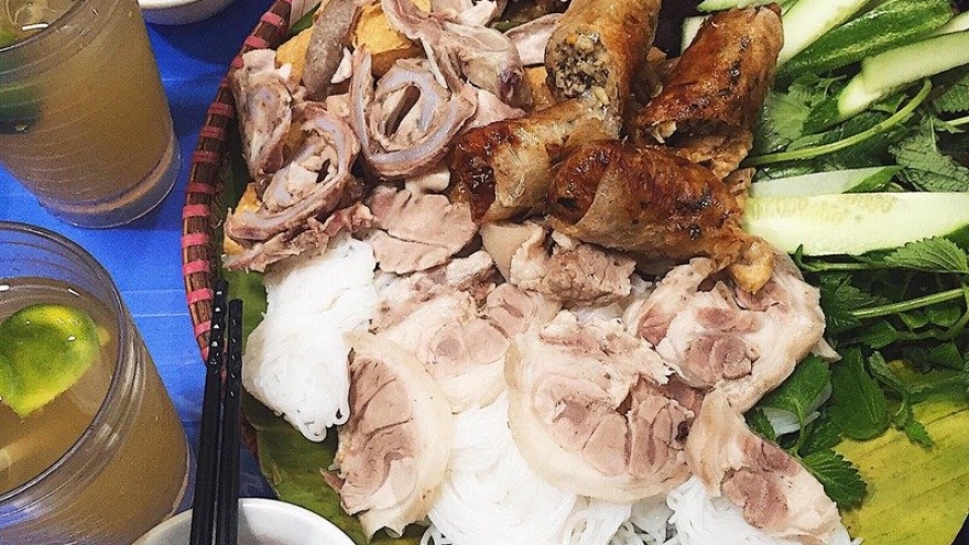 Rice noodle with Fried Tofu and Shrimp Paste – A Culinary Delight