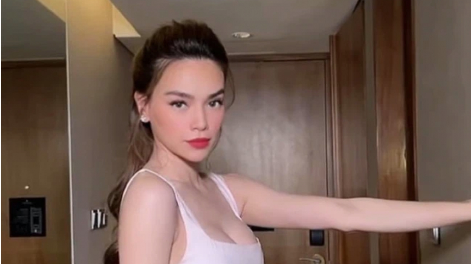 Chuyện showbiz: Hồ Ngọc Hà khoe dáng vóc thon gọn sau sinh
