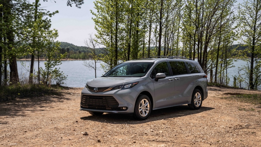 Toyota Sienna Woodland Edition 2022 - Mẫu MPV cho người thích dã ngoại