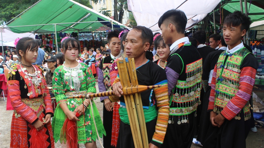 Bảo tồn và phát huy nghề thêu, may trang phục dân tộc Mông ở Vân Hồ, Sơn La