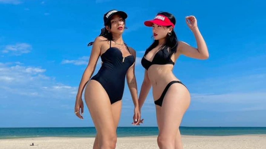 Hoa hậu Kỳ Duyên diện bikini nóng bỏng cùng bạn thân Minh Triệu