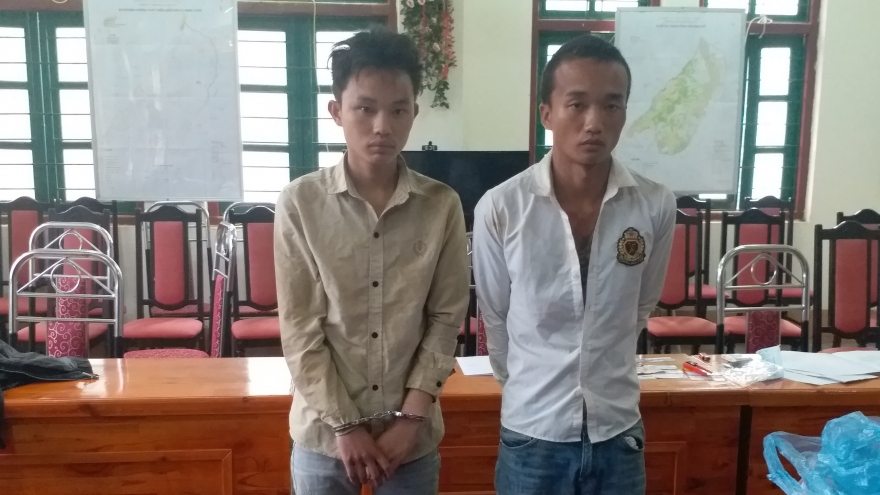 Biên phòng Lào Cai bắt giữ 2 đối tượng vận chuyển 6 bánh heroin