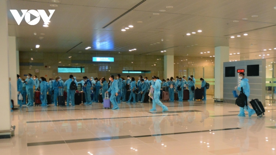 COVID-19: Two foreigners, four Vietnamese returnees confirmed