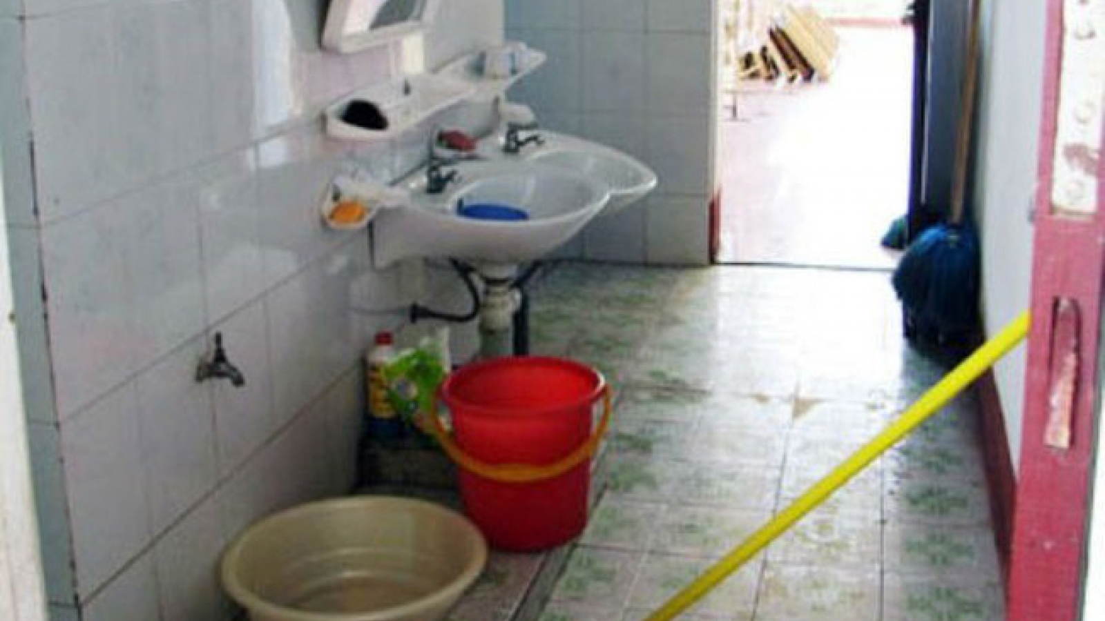Truy tìm hung thủ sát hại cháu bé 11 tuổi, phá két trộm tiền