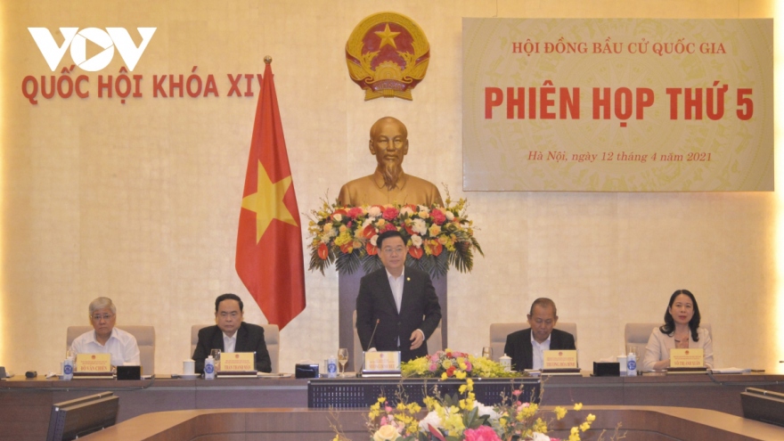 Top Vietnamese legislator chairs fifth session of National Election Council 