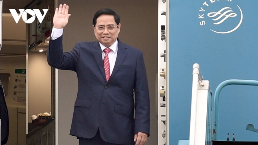 PM Chinh leaves Hanoi for ASEAN Summit in Jakarta 