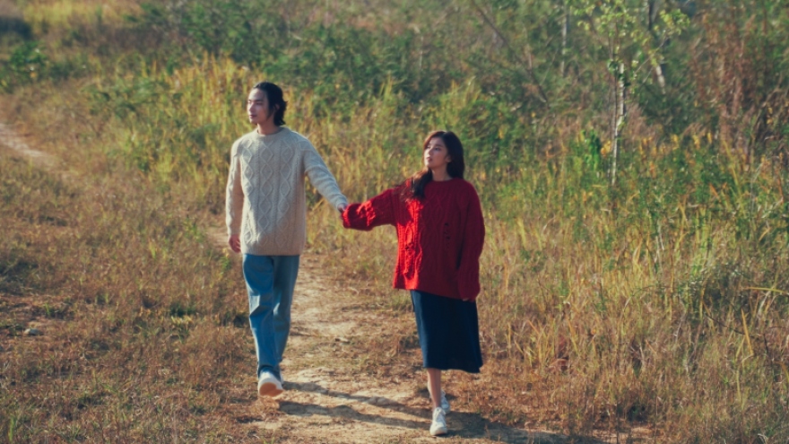 Hoàng Yến Chibi bắt tay với TLinh, Ly Ly trong MV "Yêu thầm"