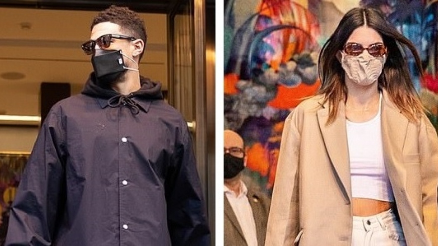 Kendall Jenner diện blazer sành điệu rời khỏi khách sạn cùng bạn trai