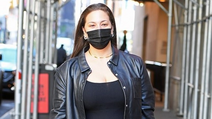 "Người mẫu ngoại cỡ" Ashley Graham diện đồ hiệu đến dự sự kiện thời trang
