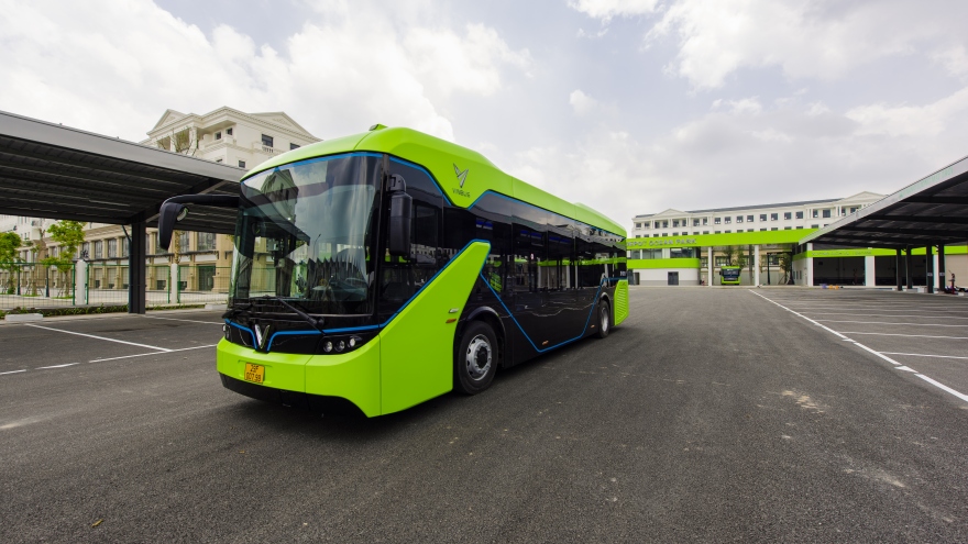 Chính thức vận hành xe buýt điện thông minh đầu tiên tại Việt Nam