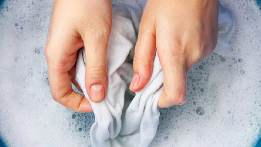 5 cách vệ sinh rèm cửa vừa sạch sẽ lại an toàn cho vải